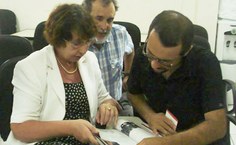 Anna Klyukina conhece acervo da Universidade