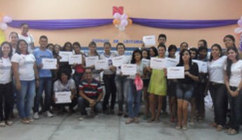 Alunos de escola pública de Delmiro Gouveia recebem certificado de oficina de linguagem