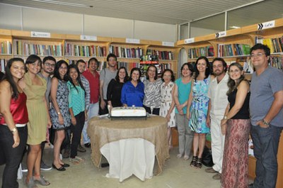 A equipe da Edufal e os autores brindam os 30 anos da editora