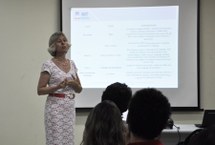 Professora Sílvia Uchôa apresenta os projetos