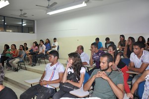 Filosofia debate entre muros e horizontes