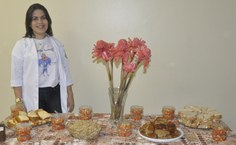 A professora Mônica Lopes coordena o projeto, desenvolvido há um ano