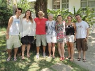 Equipe do Centro de Biologia Marinha da USP; Leandro está junto a dois pesquisadores estrangeiros