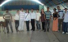 Equipe do projeto durante a entrega dos carneiros