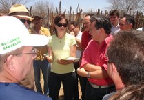 Professora Angelina com produtores rurais
