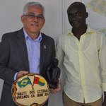 Ex-estudante africano homenageia a Ufal em ato simbólico