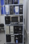 Vários computadores usados no laboratório de Física Teórica e Computação