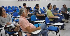 Professores e alunos da pós participam de minicurso