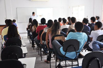 Professor Eduardo Toledo falou sobre estruturas