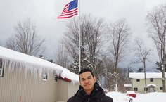 Leandro no campus em dia de muita neve