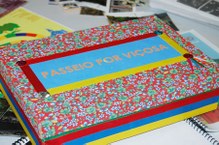 Caixa decorada com fitas e chita colorida para o jogo