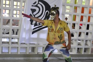 Apresentação artística abre calourada do DCE