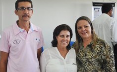 Ivamilson Barbalho, do Campus do Sertão e Janaína Xisto, ambos do Cosenlho Editorial, com a diretora da Edufal Stela Lameiras