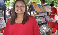 Fernanda Lins comemora a vendagem