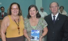 Professora Vera Porangaba, ex-diretora do antigo Centro de Ciêncxias Socciais Aplicadas, também recebe homenagem
