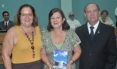 Professora Vera Porangaba, ex-diretora do antigo Centro de Ciêncxias Socciais Aplicadas, também recebe homenagem