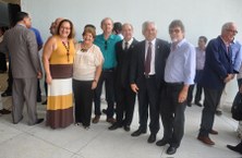 Vice-diretora da Feac, Cláudi Milito, reitor Eurico Lôbo, reitora honorária Ana Dayse, diretor Luiz Antonio e os professores Niraldo farias e Rodrigo Ramalho