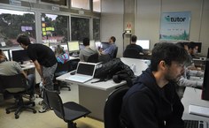 Equipe é formada por professores universitários e profissionais de marketing, desenvolvimento de software e design