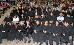 Comunidade acadêmica e convidados prestigiam solenidade de posse. Em destaque o Conselho Universitário
