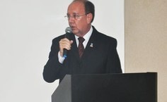 O  professor Luiz Antônio, da Feac representou os diretores que deixaram o cargo e enalteceu a interiorização da Ufal