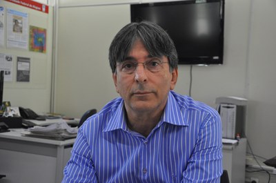 Professor Marcos Braga comemora a premiação | nothing