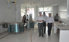 Visita à cozinha do novo RU