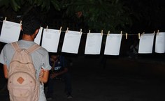 Durante o ato, estudantes participaram lendo os poemas no varal