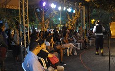 Comunidade aprecia o espetáculo