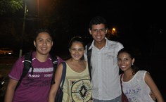 Estudantes de História apreciando a Banda Som do Beco