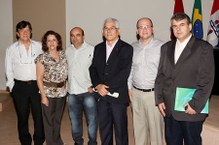 Edison Corrêa (Vice-coordenador do Nescon) Maria José Cabral (Coordenadora da Tutoria UnaSUS) Amauri Barros e Felipe Sarmento (Prograd) o reitor Eurico Lôbo e Luís Paulo Mercado, da Cied)