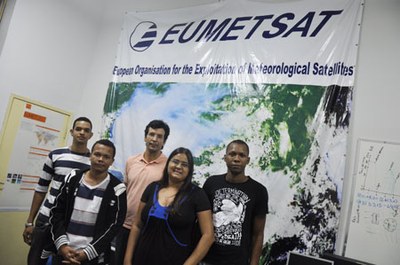 Pesquisador Humberto Barbosa coordenando equipe dos estudos científicos na área das ciências atmosféricas | nothing