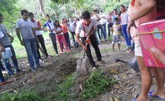 Estudante aplica técnica de compostagem