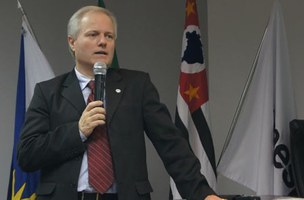 “É necessário impregnar as tecnologias no processo de formação dos professores”