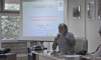 Consultor discute implantação de programa para fortalecer a pós-graduação na Ufal