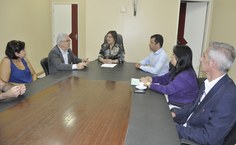 Reunião no gabinete da prefeita Célia Rocha para assinatura de termo de cessão
