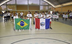 Os alunos tocaram os hinos Nacional e de Alagoas e apresentaram algumas músicas conhecidas do grande público