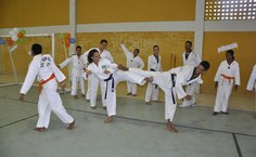 grupo do Pontal da Barra levou o judô para a manhã de atividades.