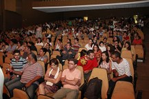 Teatro lotado no primeiro dia do Femufal