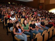 Público lota apresentação no Teatro Gustavo Leite