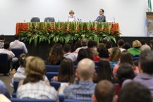 Professor Gian Carlos compõe a mesa de abertura, junto com a pesquisadora portuguesa