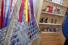 Itens da loja do MTB em exposição