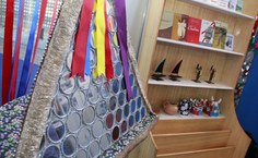 Itens da loja do MTB em exposição