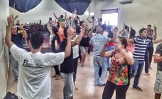 Participantes fazem dinâmicas na oficina