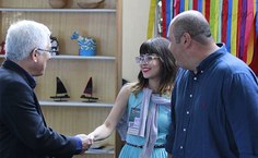 Reitor em visita a estande do Museu Théo Brandão