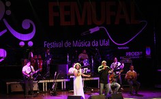 Primeira apresentação entr os concorrentes, a música de Gustavo Gomes, Samba do convite