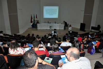 Maria Luiza Russo falou sobre o funcionamento da Biblioteca Pública do Estado de Alagoas, que vai completar 150 anos em 2015