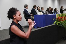 Tradução simultânea em Libras na abertura do Caiite 2014 -2