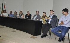 Mesa de abertura do evento