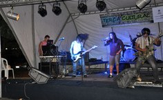 A irreverência da banda que mistura o estilo cabra macho nordestino com o rock roll