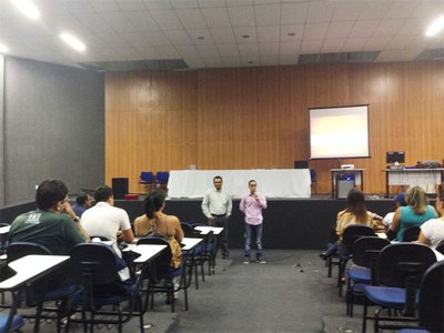 Diretor Agnaldo Santos e o coordenador Thiago Trindade deram as boas-vindas aos alunos | nothing